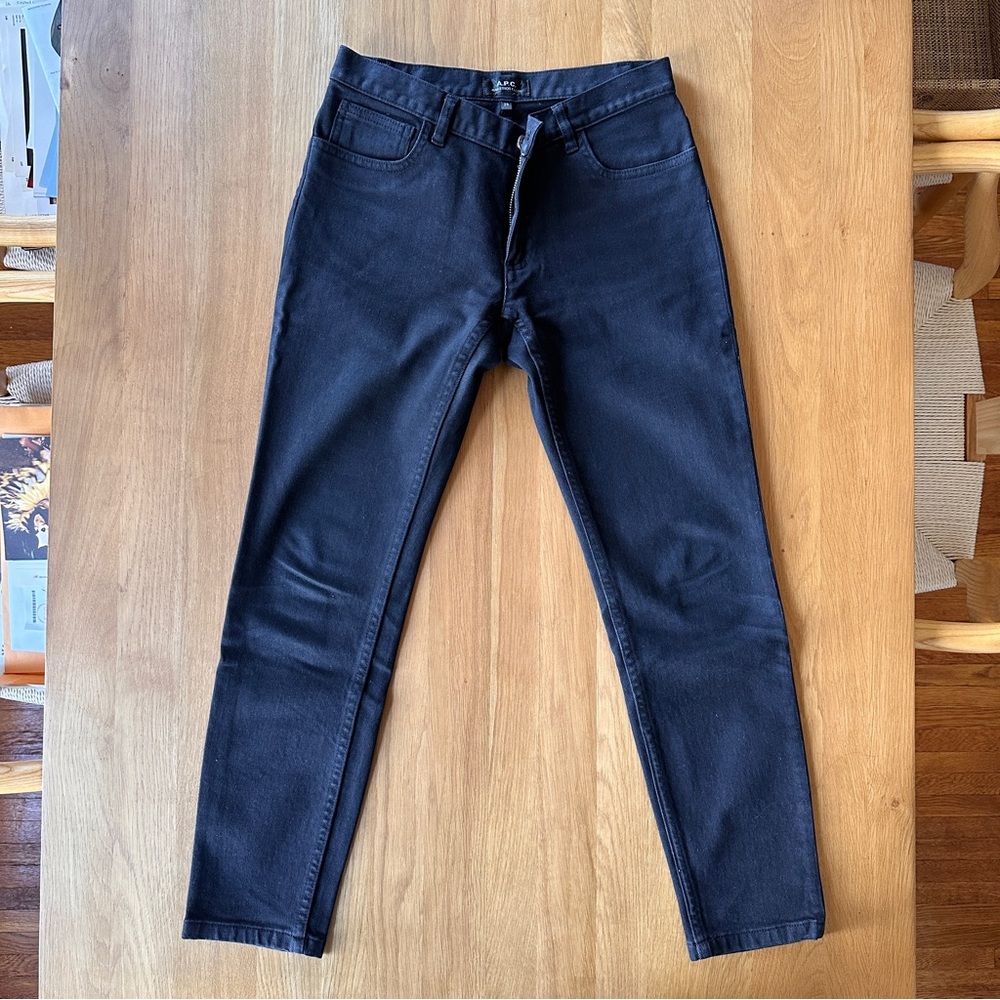 SOLD. A.P.C. Jean Etroit Court in Size 25